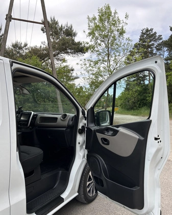 Renault Trafic cena 42500 przebieg: 440000, rok produkcji 2017 z Niemodlin małe 79